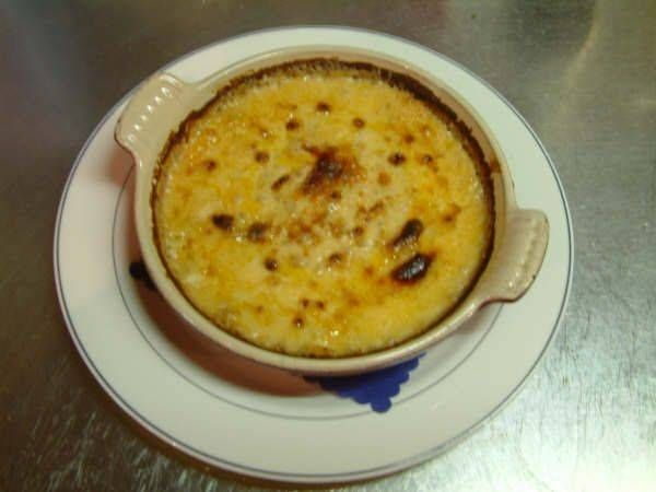 Gratinierte Crème als Dessert der Pizzeria Grottino