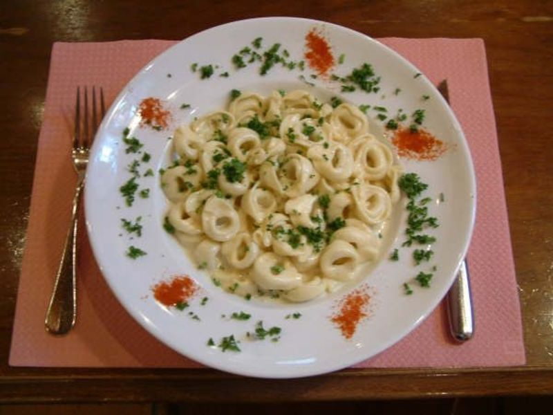 Tortellini alla Panna an Rahmsauce mit Kräutern